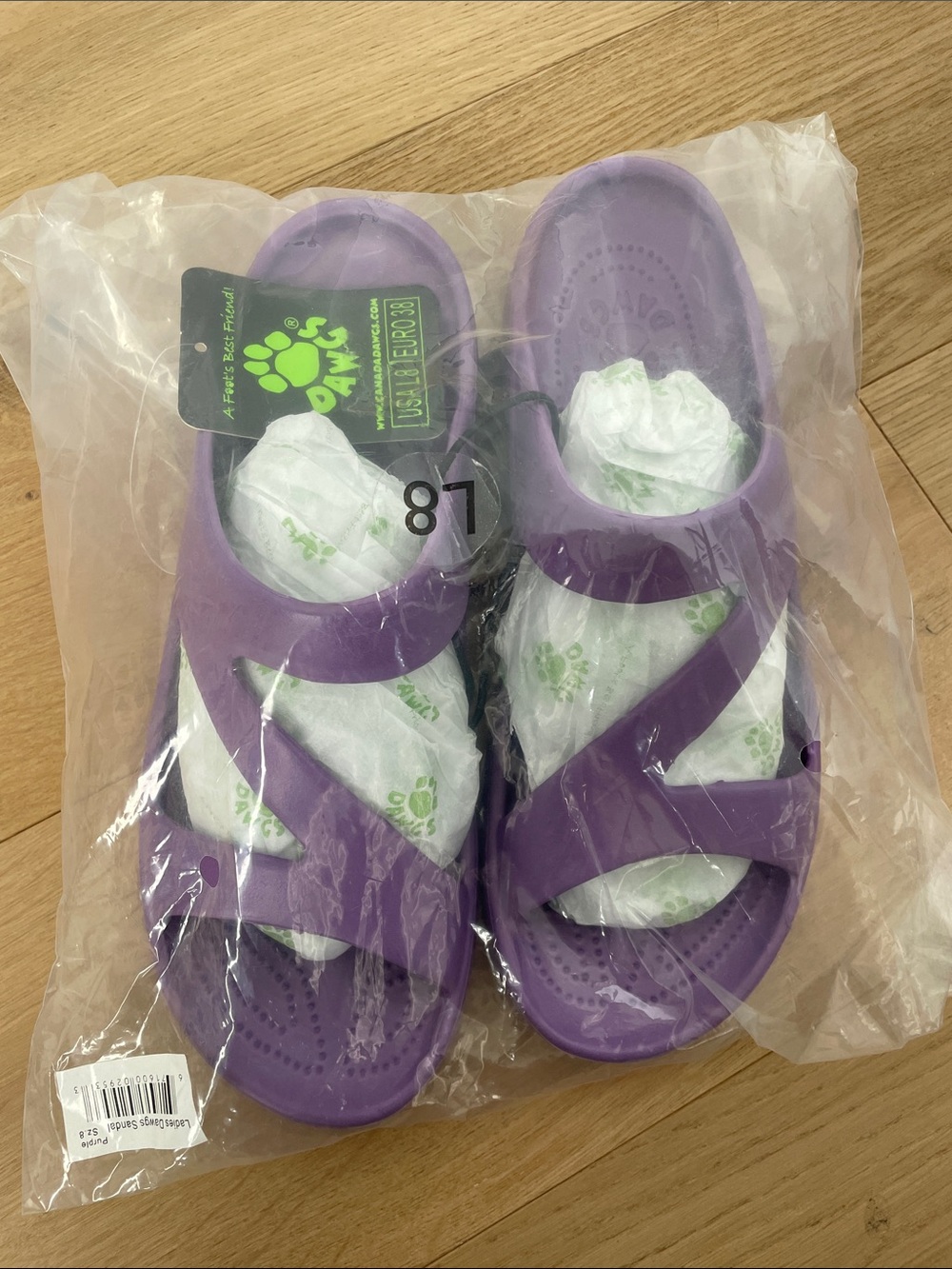 Women’s DAWGS Purple Sandal. Size 8. NWT